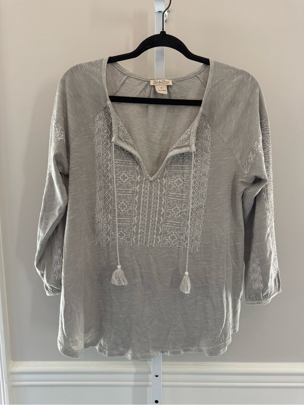 Lucky Brand Gray Embroidered Tunic Top M Boho Peasant V Neck Tassel